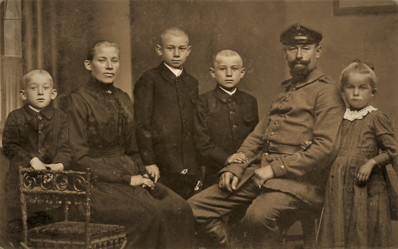 Schmiedmeister Max Theurer mit Familie zu Zeiten des 1. Weltkriegs